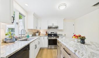 65 Bayberry Ln, East Greenwich, RI 02818