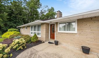 408 Hillview Dr, Aurora, IN 47001