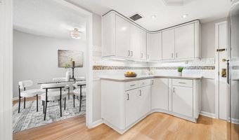 1101 S ARLINGTON RIDGE Rd 212, Arlington, VA 22202