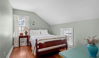 8 Sanford St, Newport, RI 02840