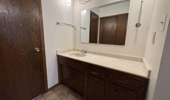 723 NE 15th Ave, Aberdeen, SD 57401