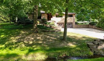1341 Valley Dr, Akron, OH 44312