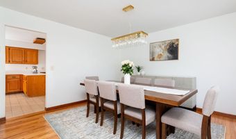 8 Phoebee Ln, Brookfield, CT 06804