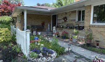 916 Hillcrest Dr, Adrian, MI 49221