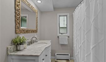 95 Lakehurst Dr, Coventry, RI 02816