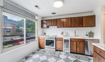 1763 S HAYES St 2, Arlington, VA 22202