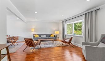 2 Lydia Ct, Albertson, NY 11507