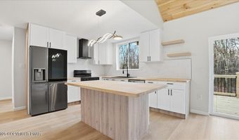 45 Tamarack Ter, Albrightsville, PA 18210