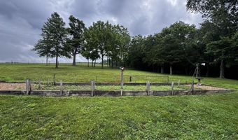 3702 Round House Rd, Aurora, MO 65605