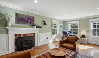18 Hawk Dr, Bedford, NH 03110
