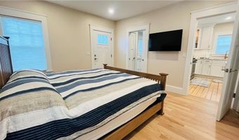 35 Memorial Blvd 1, Newport, RI 02840