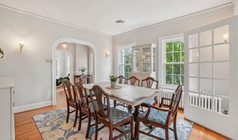 1805 ARMY NAVY Dr, Arlington, VA 22202