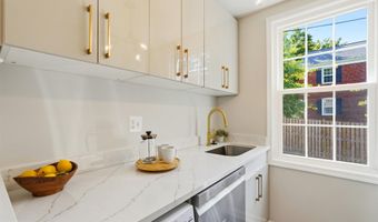 220 N THOMAS St 220-1, Arlington, VA 22203
