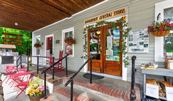 899 E Shore Dr, Adirondack, NY 12808