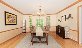 225 Linwood Ln, Aurora, OH 44202