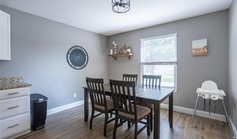531 Charoak Dr, Ballwin, MO 63021