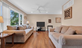 32 Bowline St, Beachwood, NJ 08722