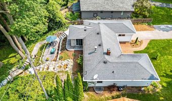 2323 PALISADES Dr, Appleton, WI 54915