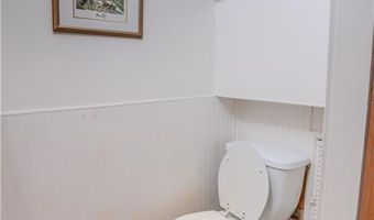 48 Central St, Warwick, RI 02886