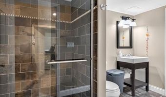 124 Vlasis Dr, Ballwin, MO 63011
