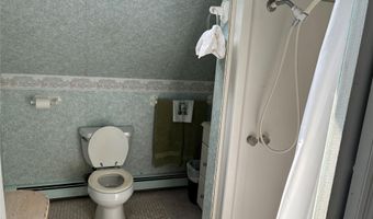 21 Wellington Pl, Amityville, NY 11701