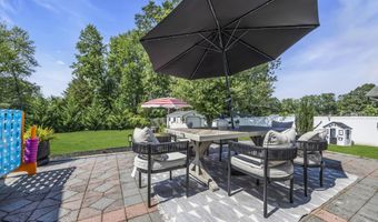 10 Linda Cir, Aberdeen, NJ 07747