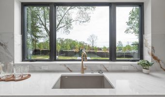 2777 Donna Dr, Columbus, OH 43220