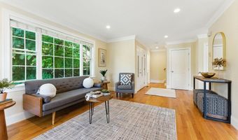 582 Trapelo Rd 582, Belmont, MA 02478