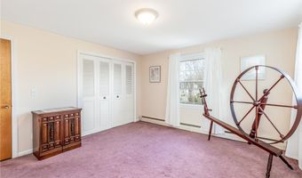 288 W Maplemere Rd, Amherst, NY 14221
