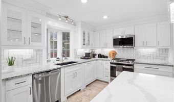 447 Maymont Dr, Ballwin, MO 63011