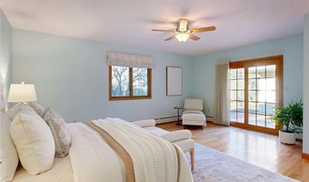 40 Phenix Ridge Dr, Cranston, RI 02921