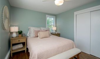 17 Rosedale Ct, Middletown, RI 02842