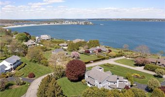 75 N Cliff Dr, Narragansett, RI 02882