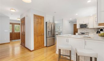 86 Wickham Rd, North Kingstown, RI 02852