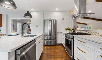 2050 Camelot Rd, Ann Arbor, MI 48104
