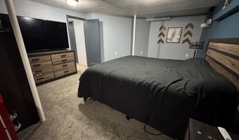 807 6th St, Aurora, NE 68818