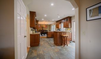 3 Old Dodgingtown Rd, Bethel, CT 06801