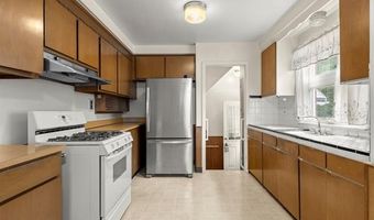9881 Quandt Ave, Allen Park, MI 48101