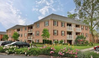 892 Chatham Ln W, Columbus, OH 43221