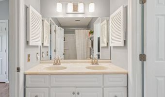 6575 OLD CARRIAGE Dr, Alexandria, VA 22315