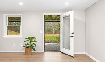 11 Pequot Ln, Hopkinton, RI 02804