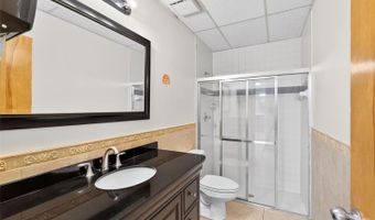 220 N WESTMONTE Dr B, Altamonte Springs, FL 32714