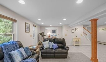 105 LYNN Cir, East Greenwich, RI 02818