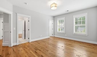 3555 N DICKERSON St, Arlington, VA 22207