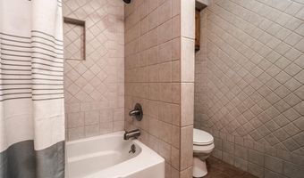 104 Caulder Dr, Chickasha, OK 73018