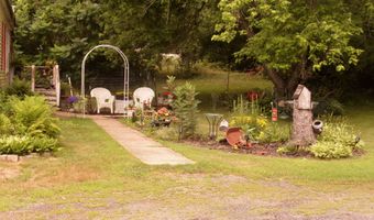 4 Brackett Hill Rd, Alfred, ME 04002