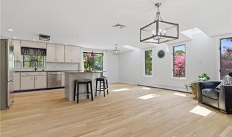 5 Aurora Dr, Cumberland, RI 02864