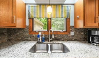 205 IRONWOOD Cir, Aurora, OH 44202