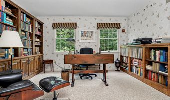 11 Tanglewood Dr, Danbury, CT 06811