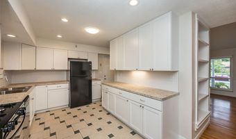 119 Smith Dr, Ballwin, MO 63011